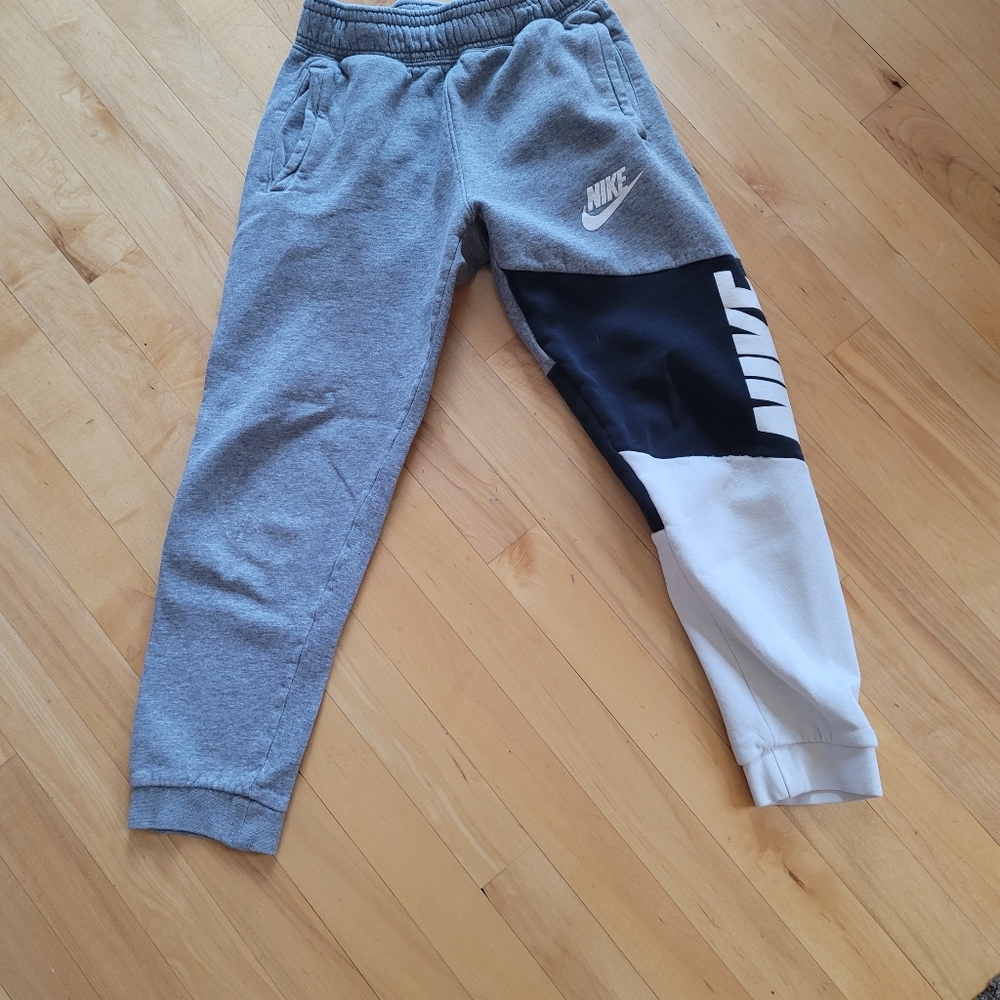 Nike boys sweatpants size medium